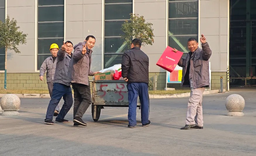 心系员工，情暖新春，乾钢科技为公司员工发放春节福利